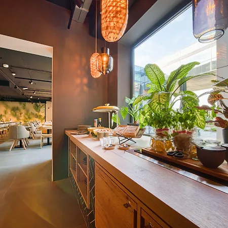 Отель Vienna House Easy By Wyndham Amsterdam Airport Schiphol Хоофддорп
